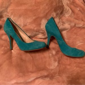 Vince Camuto Turquoise heel. Size 8